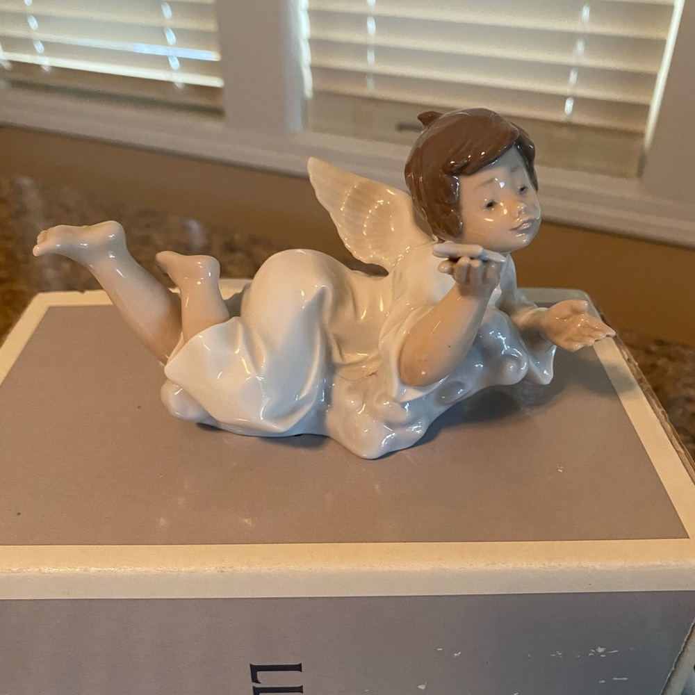 Lladro Angel making a wish